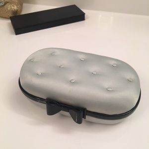 MAC Bow Makeup Case